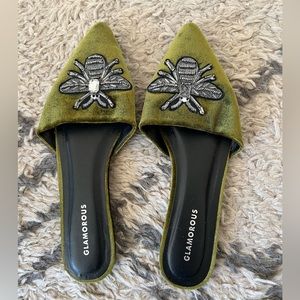 Glamorous Velvet Statement Flats - Vintage Look!